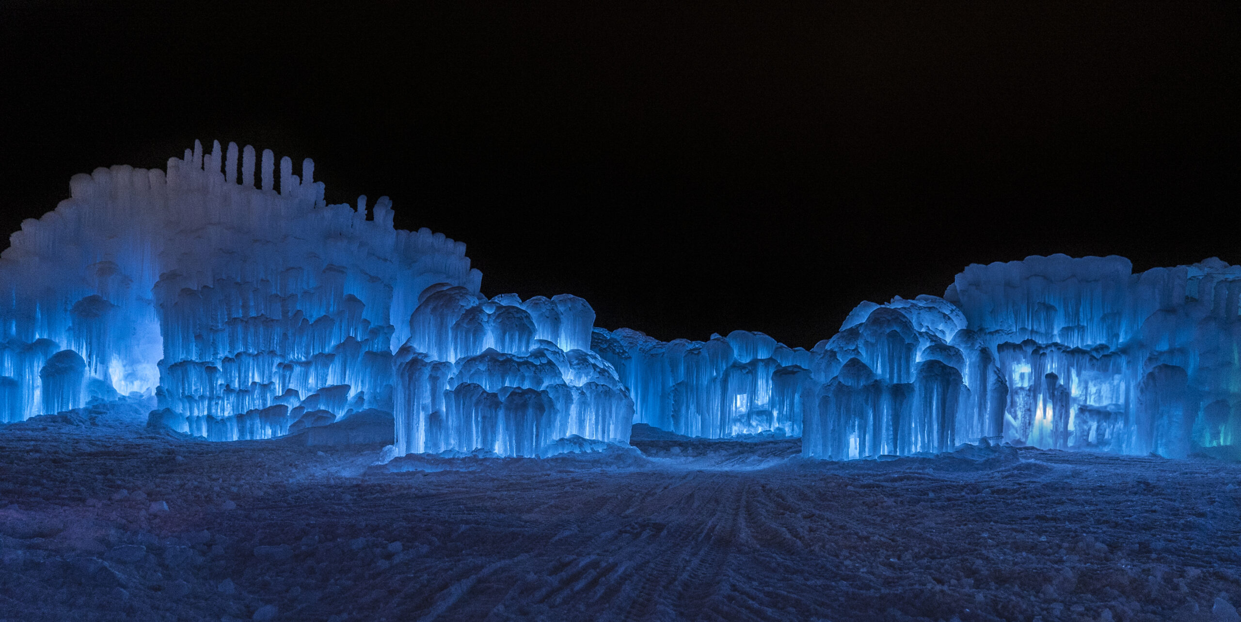 Ice Castles and the Lincoln Village Shops